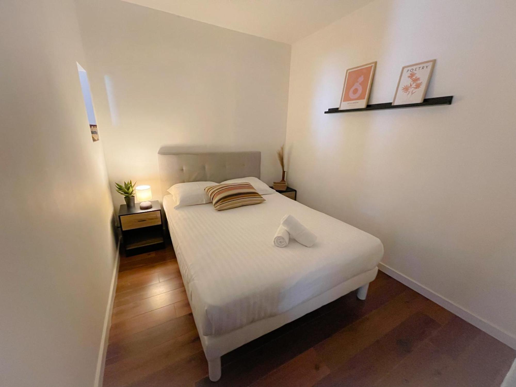 Apartamento L'Ecureuil Calais Exterior foto